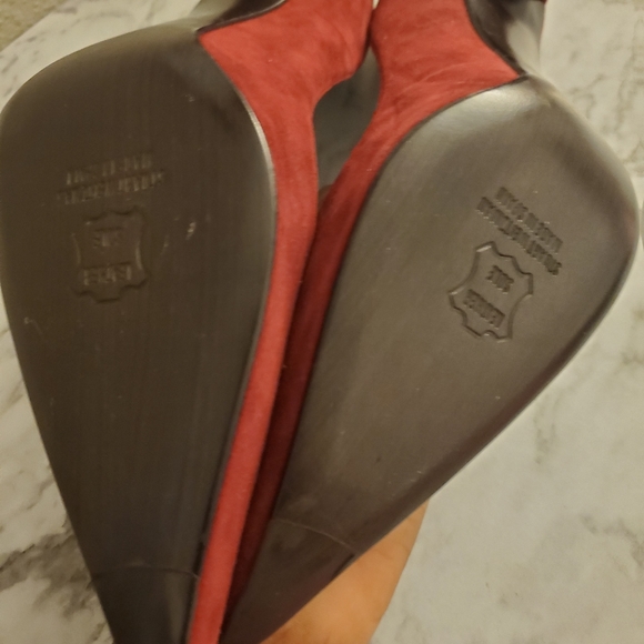 Stuart Weitzman - Picture 4 of 4